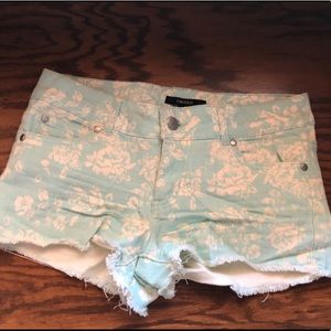 ✨3/$11 ✨Forever 21 Floral Denim Shorts